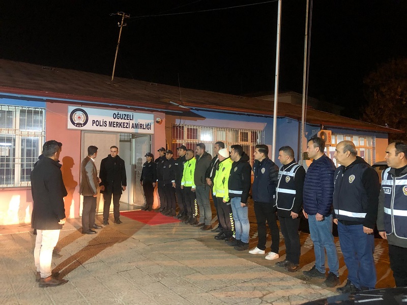 Kaymakamımız Mikail ERSÖZ, yeni yıl münasebetiyle; görevi başındaki personelin yeni yılını tebrik etti.