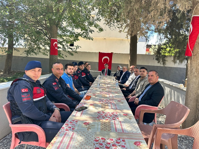 Kaymakamımız Mikail Ersöz, Dero Küçükkaracaviran Mahallemizde vatandaşlarımız ile bir araya geldi.