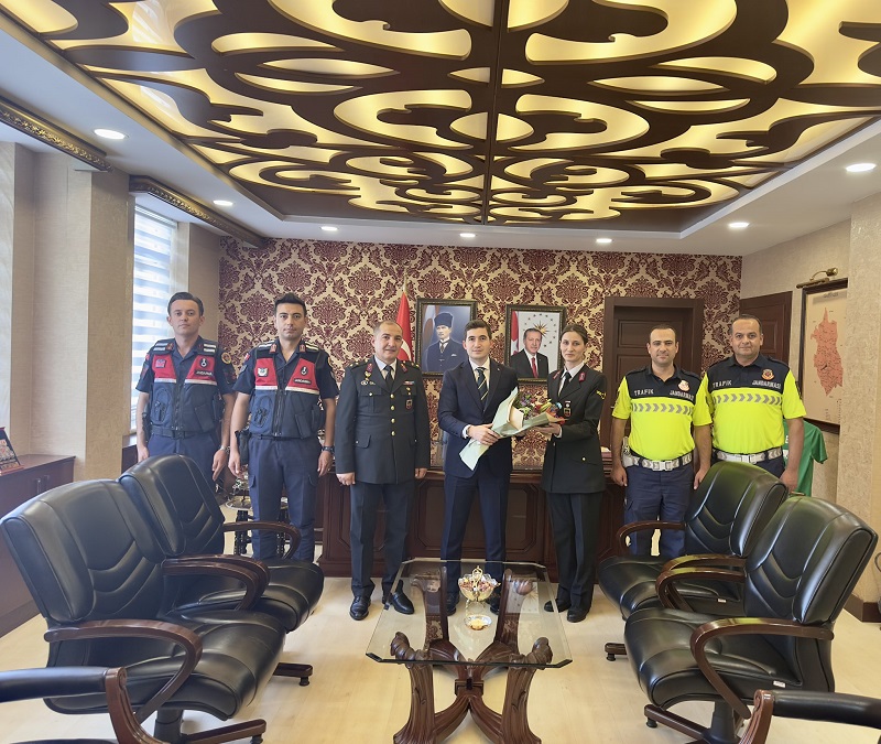 Jandarma Teşkilatının 186’ncı kuruluş yıl dönümü münasebetiyle İlçe Jandarma Komutanlığı personelimiz, Kaymakamımız Mikail Ersöz’ü ziyaret etti.
